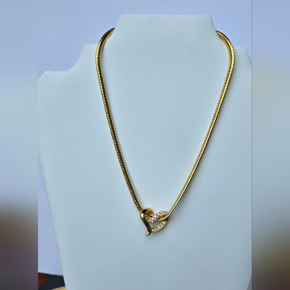 Avon Vlegant Gold Tone Heart Rehnistones Collar Necklace - Picture 5 of 17